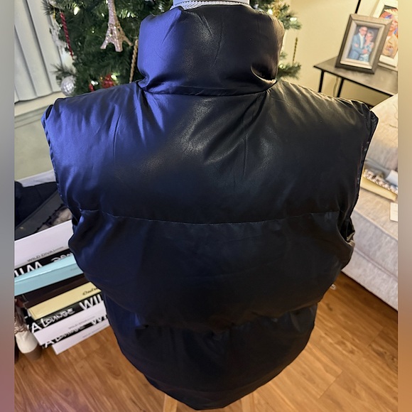 🆕🌿🖤ANNIEWEAR: BLACK Vegan Leather Padded Vest S/M - Picture 10 of 14